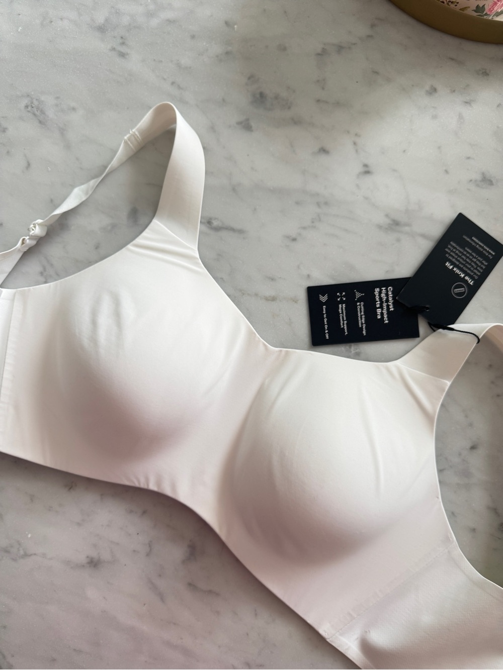 KNIX Catalyst Sports Bra Size 6+ White NWT Medium 32DD 34DD 32E 34E